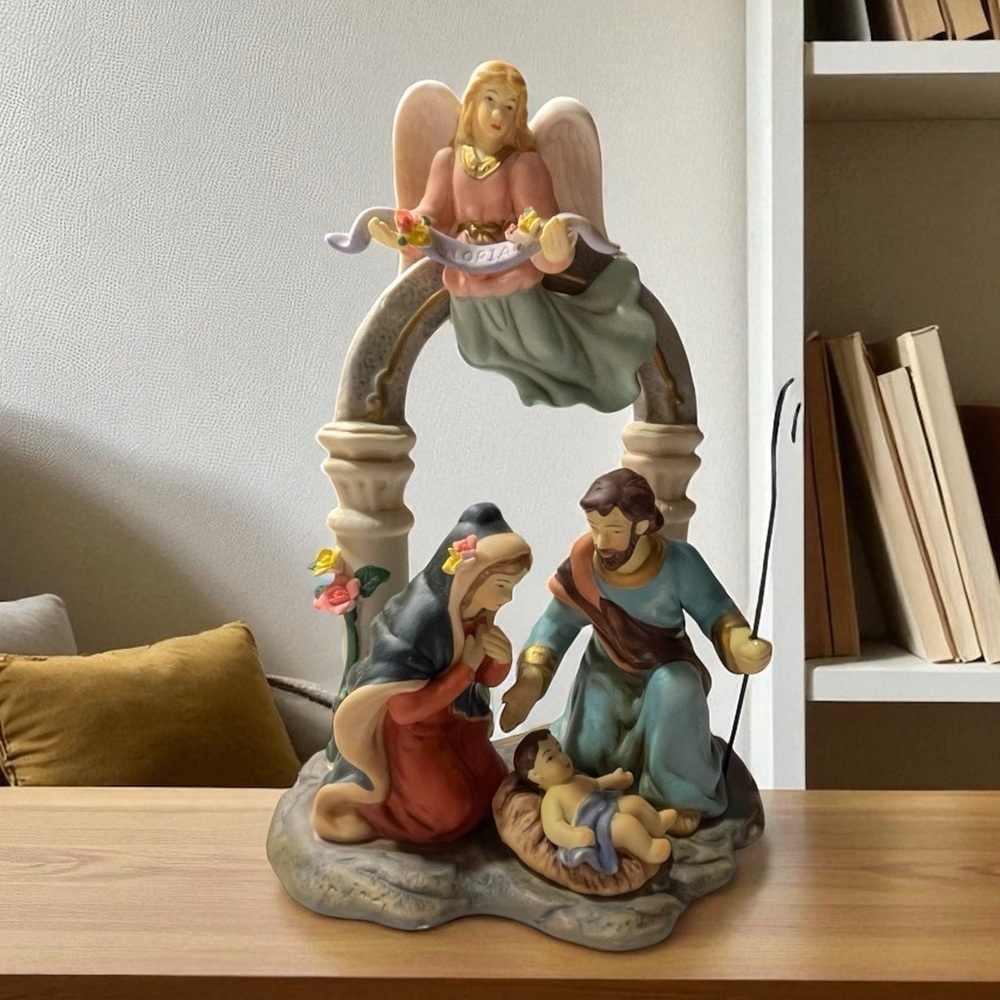 Vtg AVON Holy Family Christmas Figurine Holiday Treasures Nativity 2002 Gloria